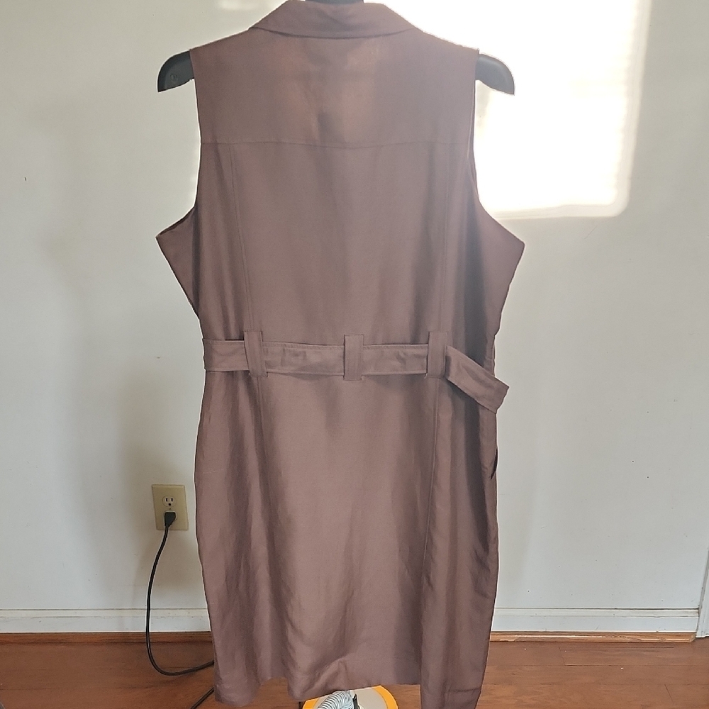 Sleeveless Tie-Waist Midi Shirtdress in Taupe - Picture 6 of 13